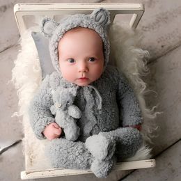 Ylsteed Cute born Bear Bonnet and Pyjama Set Infant Po Prop Brown Plush Bear Ear Hat and Footie Romper Poshoot Outfit 240409