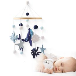 Baby Wooden Bed Bell born Soft Felt Whale Mobiles Crib Hanging Pendant Rattle Cartoon Plush Toy Boy Girls 240409