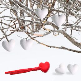 2Pcs Winter Snowball Clips Heart Shape Snowball Maker Clip Adults Children Snow Sand Mould Snowball Fight Outdoor Fun Sports Toys