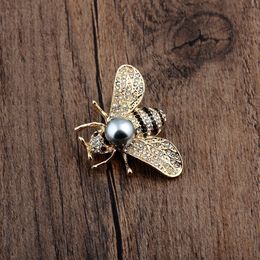 European and American creative three-dimensional bee bright pearl brooch small set dual-purpose exquisite alloy pin