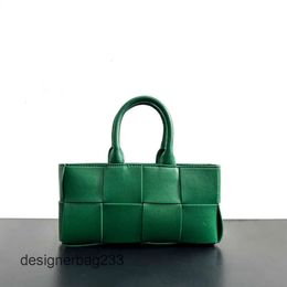 Designer Simple Capacity New Bag Womens Leather Arco Small Tote Large Totes bottegss Woven Bags Commuter Handbag Venetass Texture 2024 Handbags QPX6