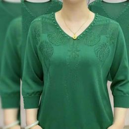 Women's Blouses Long Sleeve Mother Shirt Blouse V-neck Bead Stitching Speing Top Solid Colour Flower Pattern Knitted Sweater Mid-aged Women