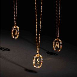 Spanska PD Colorful Diamond Letter Necklace Niche Light Luxury New Ins tröja kedja Verokera kvinnors benkedjedesign Sense