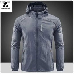 Men's Jackets Summer Outdoor Quick Drying Sun Protection Thin Jacket for Mens Hiking Fishing Bicycle Hooded Gym Sports Windproof Ultra Light CoatL2404