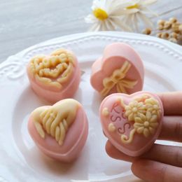 Baking Tools 25g/50g Love Heart Shaped Mooncake Mould Press Cookie Stamps Chinese Mid-Autumn DIY Moon Cake Makers Decoration Tool