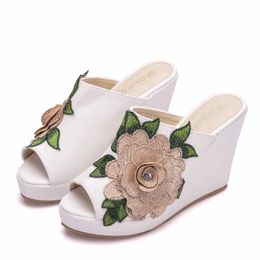 Slippers Crystal Queen Black White Peep Toe Platform Wedges High Heels Beach Sandals Women Lace Flower H240409 SOI9