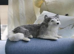 Dorimytrader Simulation Animal Husky Plush Toy Dog Samoyed Doll Polyethylene Furs Handicraft Gift Home Decoration DY800326742023