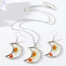 Pendant Necklaces Moon Natural Eternal Dried Flower Necklace For Women Gift New Trend Immortal Real Flower Plant Earring Party Wedding JewelryQ