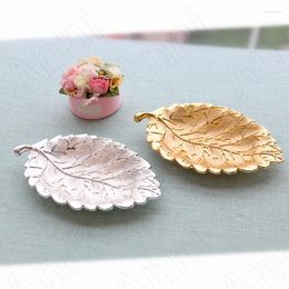 Decorative Figurines Creative Golden Leaf Plates European Modern Metal Gilded Silver Plated Fruit Tray Emulation Leaves Jewelry Necklace