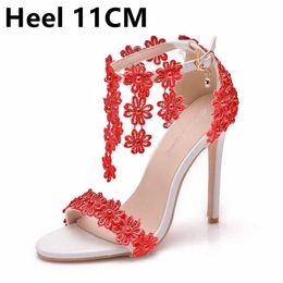 Dress Shoes Crystal Queen Women Ankle Strap Sandals White Lace Flowers Pearl Tassel Super Stiletto High Heels Slender Bridal Wedding H240409 C3UO