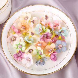 100Pcs 2cm Fake Daisy Flower Heads Mini Silk Artificial Flowers For Wreath Scrapbooking Home Wedding Valentines Day Decorations