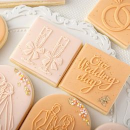 Bride Groom Embossed Cutter Mould Happy Wedding Cookie Stamp Embosser Cake Topper Wedding Arch Fondant Moulds Cake Decorating Tool
