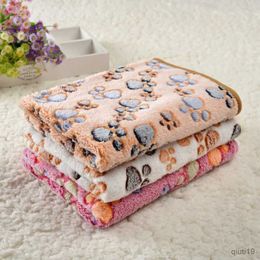 Cat Beds Furniture Pet Cats And Dogs Four Seasons Warm Universal Non-Slip Blanket Cute Printed Plush Pet Mat Soft And Comfortable Pet Accessories