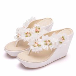 Slippers Crystal Queen Women Summer White Colour Lace Flower Style Beaches Flip Flops Platform Sandals Open-toed Casual Shoes H240409 FBBY