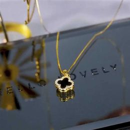 Van New Double Sided Clover Necklace 2024 New Multi Band Fashionable and Distinctive Design Light Luxury Collar Chain