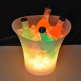 5L IP65 Waterproof Plastic LED Ice Bucket Bar Nightc-lub Light Up Champagne Whiskey Beer Bucket Bars Night Party 240407