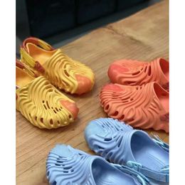 2024 cro Salehe Bembury Sandals Slippers Slides Designer Classic Mens Womens Cucumber Urchin Crocodile Waterproof Summer Beach Wading Clogs Fingerprint Shoes 221