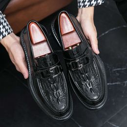 Fashion Mens Party Loafers Crocodile Pattern Leather Goods Flats Men Elegant Moccasins Casual Black Shoes