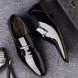 Outdoor Dress Loafers For Men Stitch Detail Metal Decor Slipon Shoes 240407
