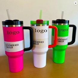 미국 재고 40oz Quencher Tumblers 검은 크로마 파라다 공동 브랜드 플라밍고 플라밍고 초콜릿 금 발렌타인 데이 선물 컵 실리콘 핸들 뚜껑과 밀짚 자동차 머그잔 0221