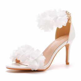 Dress Shoes Crystal Queen Women White Lace Flower Bridal Pumps Wedding Peep Toes Sandals Buckle Strap Thin Sexy High Heels H240409 4HCX