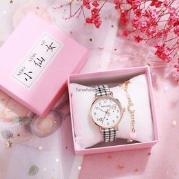 Net red ins Style Watch female junior high school students simple lattice small temperament fresh leisure and fashionable quartz watch
