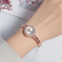 Wristwatches A Classic Stylish Minimalist Women's Bracelet Quartz Watch With Small Fresh Case Rhinestones. For Everyday Life