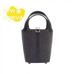 Frauenbeutel Luxus -Taschen Designer -Handtaschen besuchen Bankette mit einem klassischen Modeethos echte Cowhide -Tasche W32s
