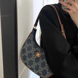 Fashion Brand Women's Bag New Fashion Niche Retro Old Age Triumphal Arch Shoulder Bag Crescent Bag Everything Underarm Bag