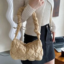 우아한 퀼트 구름 가방 여성 핸드백 호보 디자이너 가방 루치 어깨 크로스 바디 백 캐주얼 주름 거품 토트 지갑