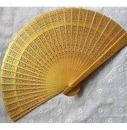 Personalised sandalwood folding hand fans Favours with organza bag Gold silver White available wholes 50pcs lot2555979