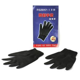 Nylon Fibre is covered with metal silk thread to weave gloves to protect the palm from being cut73961003118226