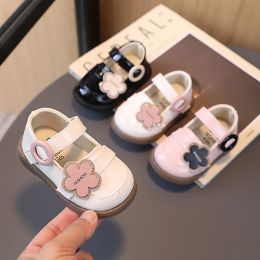 Sneakers Cute Baby Shoes for Baby Girl Patent Leather Toddler Baptism Shoes with Flower 2023 New Spring Summer Newborn Party Shoes F11241