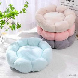 Cat Beds Furniture Indoor and Outdoor Use Unique Flower-Shaped Dog and Cat Mat for Comfortable Sleep Pet Bed