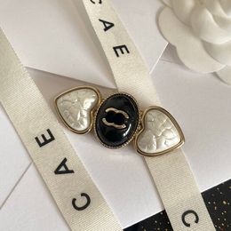 Retro Heart-Shaped Gold-Plated Brooch Brand Designer Luxury International Brand Gift Clothing Pins High-Quality Diamond Party Charm Brooch Box