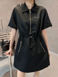 Оригинальное женское повседневное платье летние модные дизайнерские дизайнерские одежды переработанные нейлоновые с коротким рукавом логотип сексуальное платье растягивание узкая мини -юбка