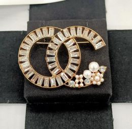 20style Brand Designer G Letter Brooch High-Quality Letters Pin Women Crystal Rhinestone Pearl Pins Lady Wedding Party Metal Jewerlry