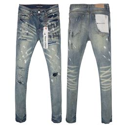 Marca roxa lavou jeans remendados com calças esticadas emagrece