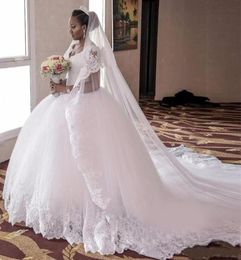 2021 Luxurious CathedralRoyal Train Ball Gown Wedding Dress V Neck Sleeveless Lace Vintage Bridal Dresses Vestido De Novia Casame3240362