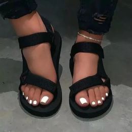 Sapatos fêmeas à venda 2024 Moda Sandálias femininas ao ar livre de verão