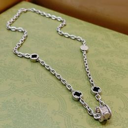 The latest chain necklace has been distressed and paired with a trendy chain with a length of 60cm and a pendant with engraved flowers. Only the best quality is made