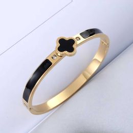 van bracelet Fashion Four Leaf Grass Titanium Steel Bracelet Four Leaf Flower Bracelet Net Red Straight Simple Style Inlaid in Furnace 18 Gold Non fading