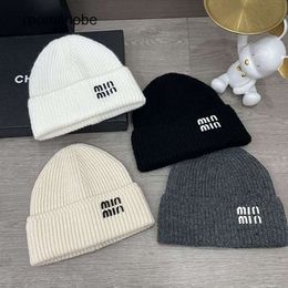 Designer Hats Winter Couple Cold Woolen Hat Mens Womens Knitted Hat Warm Ear Protection Cold Hat mui hat DWA3