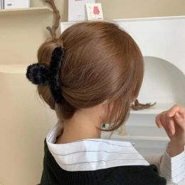 Cute Plush Hair Claw Fall Winter Solid Color Elegant Acrylic Hair Clip Girls Bathing Hair Grab Headwear Hair Accessories