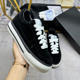 Designer Sneakers Oversized Casual Shoes White Black Leather Luxury Velvet Suede Womens Espadrilles Trainers women Flats Lace Up Platform W517 01