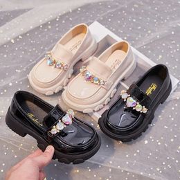 Frühling Herbst Kids Fashion Leder Schuhe Mädchen Hochzeitsfeier Schuhe Kinder Trend mit Wasserbohrer Elegante Prinzessinschuhe 240326