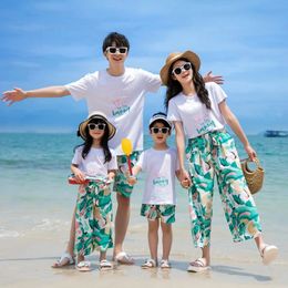 Summer Beach Family Matching Outfits Mother Daughter Father Son Casual Cotton Tshirt Shorts Look Couple Clothes Seaside 240327