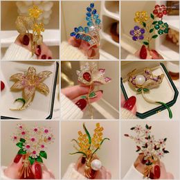 Brooches Beautiful Elegant Bouquet Enamel Pins Fashion Design Luxury Zircon Lotus Lily Flower For Women Wedding Accessories