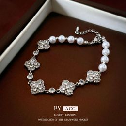 Korean Light Zircon Four Petal Flower Exquisite Fashionable, with A High Grade Feeling Bracelet, Popular on the Internet, Same Style and Elegant