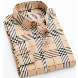 Mens plaid shirt long sleeved Korean version slim fitting fashionable plaid pattern business casual classic quality shirt 240410